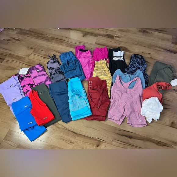 Bombshell Sportswear Bundle~ See Listing - Picture 1 of 16